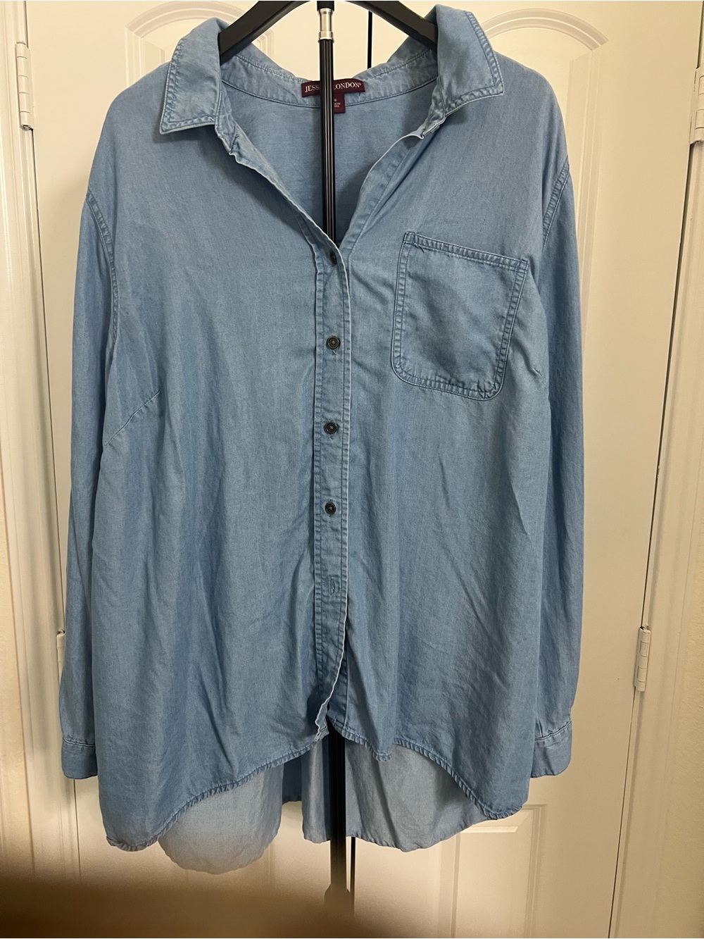 Jessica London Women’s Blue Chambray Button-Up Shirt